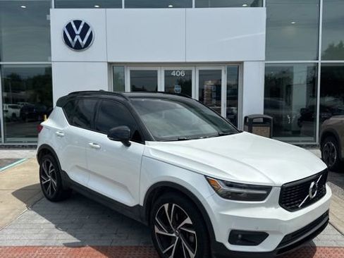 Used 2021 Volvo XC40 T5 R-Design w/ Climate Package AWD/4WD image 1