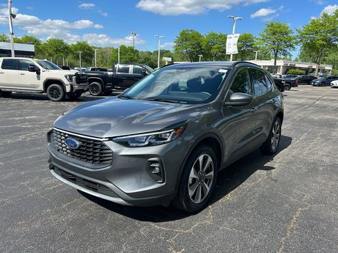 Used 2025 Ford Escape Platinum AWD/4WD image 1