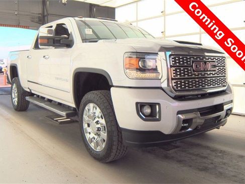 Used 2018 GMC Sierra 2500 Denali w/ Duramax Plus Package image 12