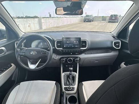 Used 2025 Hyundai Venue SEL FWD image 22