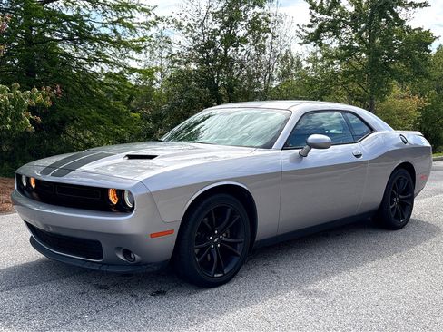 Used 2018 Dodge Challenger SXT Plus image 3