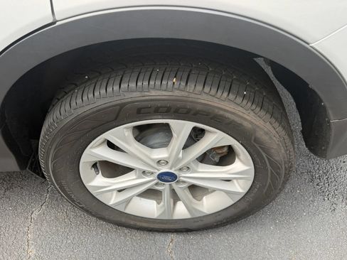 Used 2017 Ford Escape SE w/ Equipment Group 201A AWD/4WD image 29