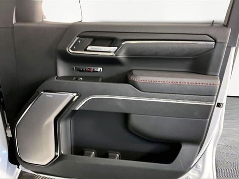 Used 2024 GMC Sierra 1500 AT4X image 29