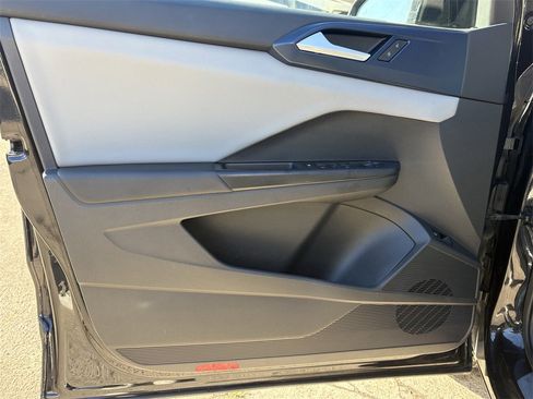 Used 2022 Volkswagen Taos SE image 10