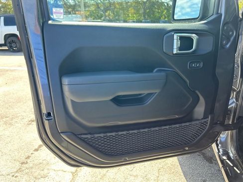 New 2026 Jeep Gladiator Sport AWD/4WD image 32