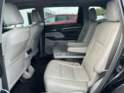Used 2015 Toyota Highlander Limited Platinum AWD/4WD image 16