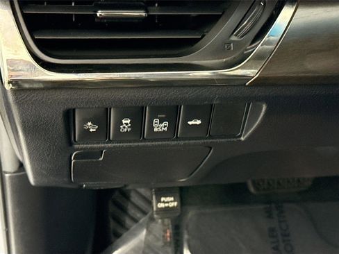 Used 2018 Toyota Avalon XLE Premium image 14