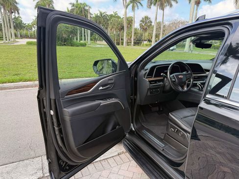 Used 2021 Cadillac Escalade ESV Premium Luxury w/ Performance Package RWD image 23
