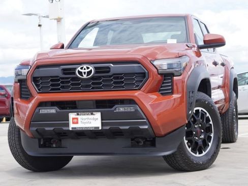Certified 2025 Toyota Tacoma TRD Off-Road image 3