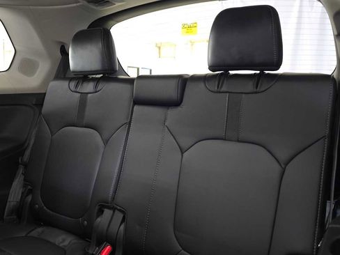 Used 2025 Honda Pilot Touring image 18