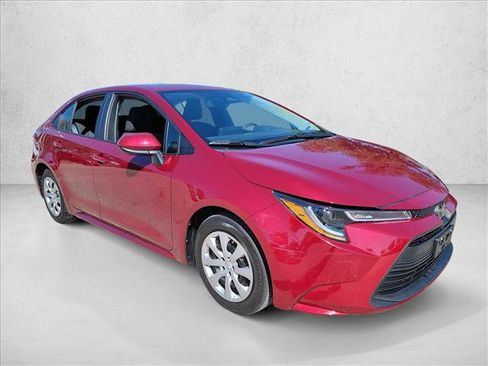 Used 2025 Toyota Corolla LE image 3