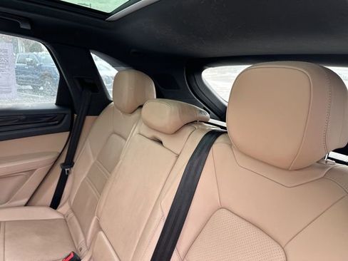 Used 2022 Porsche Cayenne image 8