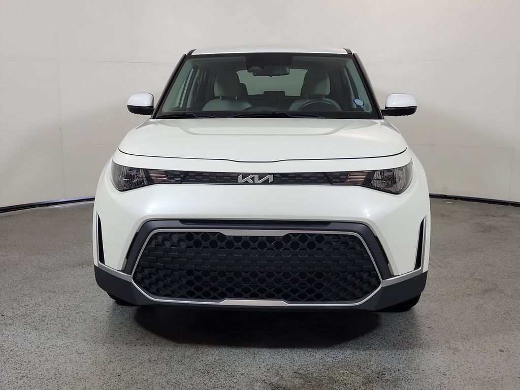 Used 2023 Kia Soul LX FWD image 2