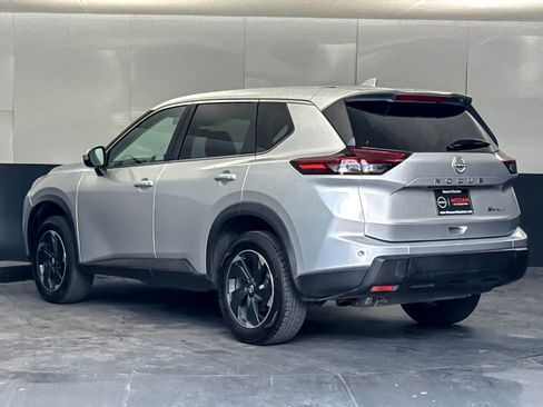 Used 2024 Nissan Rogue SV AWD/4WD image 5
