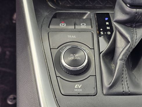 Used 2021 Toyota RAV4 XLE Premium AWD/4WD image 29
