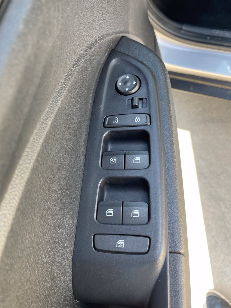 Used 2025 Hyundai Venue SEL FWD image 16