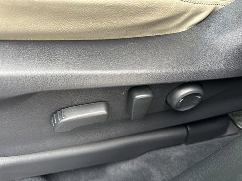 Used 2022 Subaru Ascent Limited image 11