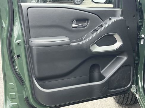 Used 2022 Nissan Frontier SV w/ Technology Package image 14