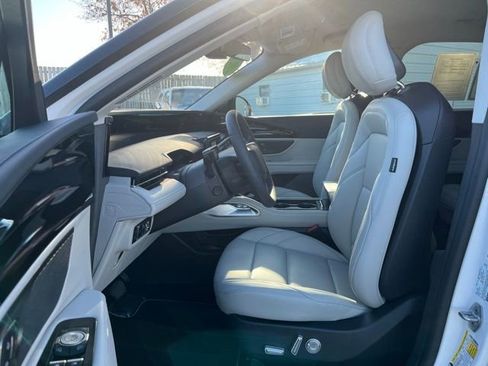 Used 2026 Lincoln Nautilus Premier image 16