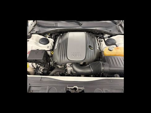 Used 2011 Chrysler 300 C RWD image 21