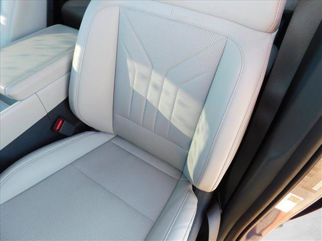 Used 2025 Hyundai Santa Fe SEL FWD image 9