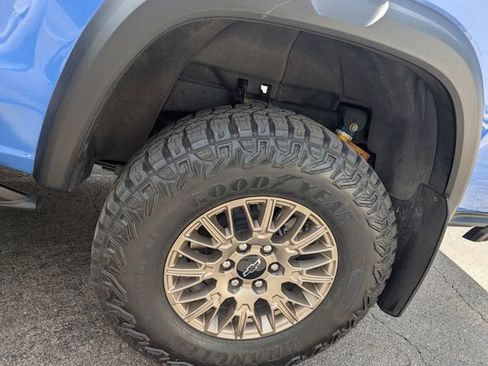 Used 2025 Chevrolet Colorado ZR2 w/ Technology Package AWD/4WD image 26