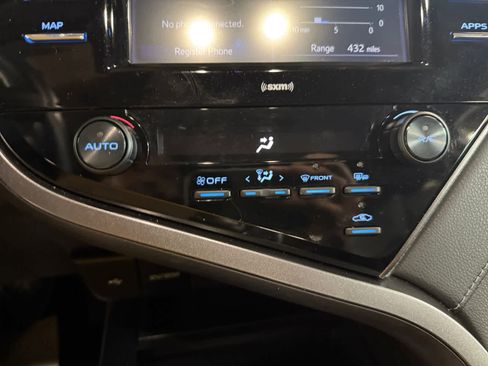 Used 2020 Toyota Camry SE w/ Convenience Package FWD image 17
