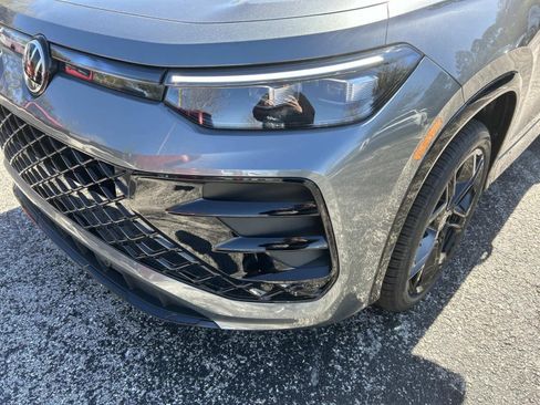 New 2026 Volkswagen Tiguan SE R-Line FWD image 9