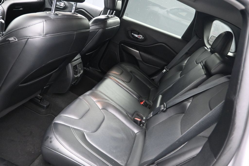 Used 2020 Jeep Cherokee Limited FWD image 19