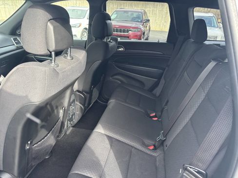 Used 2019 Jeep Grand Cherokee Laredo image 12