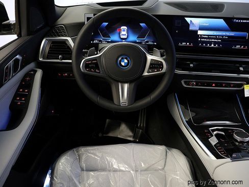 New 2026 BMW X5 xDrive50e image 16