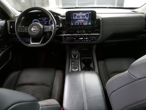 Used 2024 Nissan Pathfinder Platinum w/ Black Appearance Package image 22