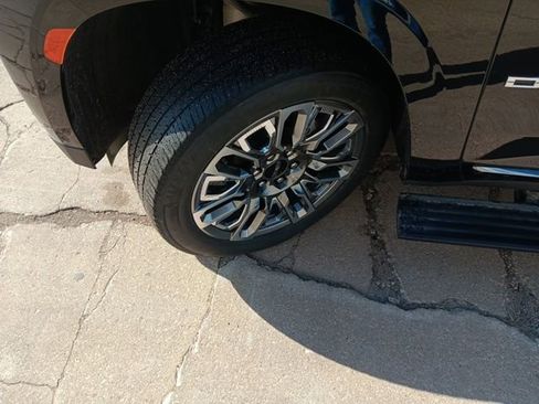 Used 2023 GMC Yukon Denali Ultimate image 38