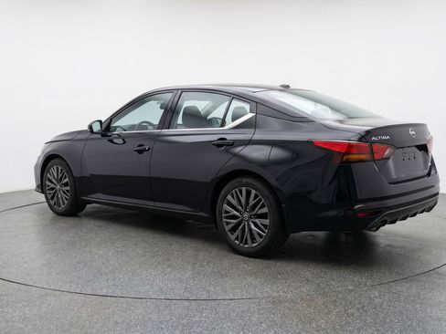 Used 2025 Nissan Altima 2.5 SV FWD image 6
