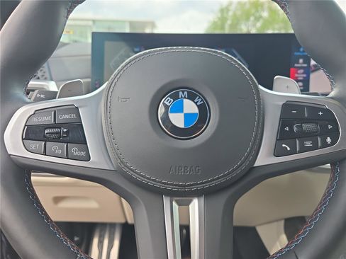 Certified 2025 BMW X7 M60i AWD/4WD image 21