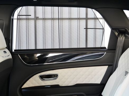 Used 2023 Bentley Bentayga AWD/4WD image 19