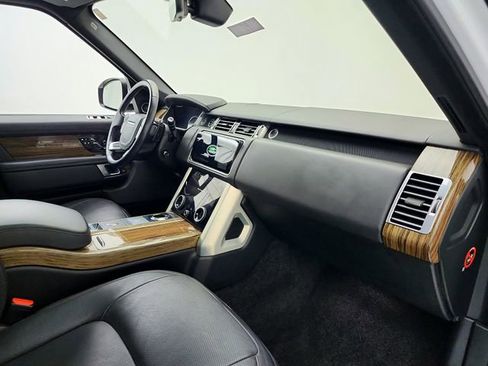Used 2019 Land Rover Range Rover HSE image 17