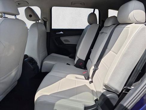 Used 2021 Volkswagen Tiguan SE FWD image 19
