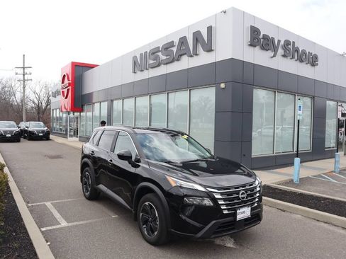 Certified 2025 Nissan Rogue SV AWD/4WD image 2
