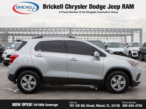 Used 2019 Chevrolet Trax LT w/ LT Convenience Package image 4