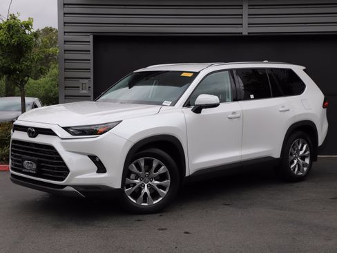 Used 2024 Toyota Grand Highlander AWD Hybrid image 1