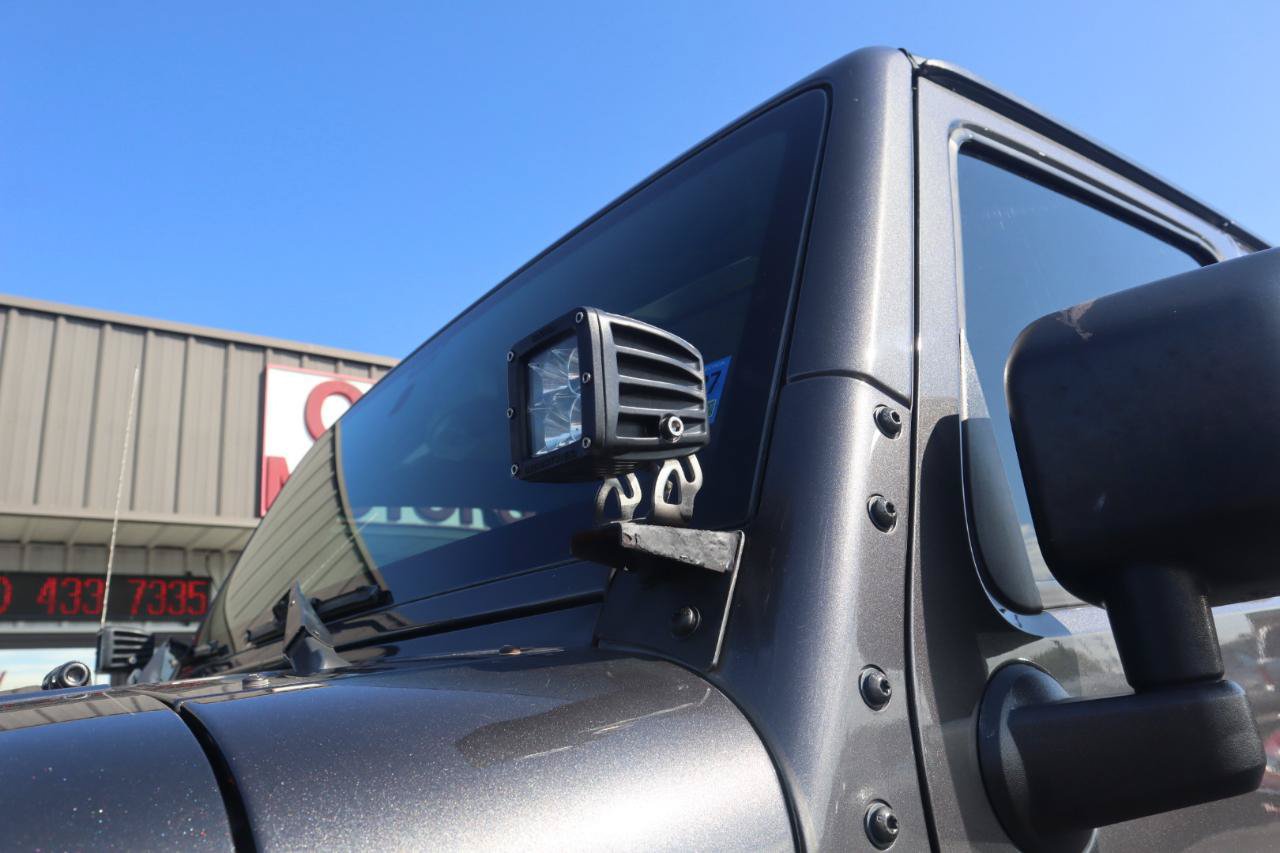 Used 2017 Jeep Wrangler Unlimited Rubicon w/ Cold Weather Group AWD/4WD image 32