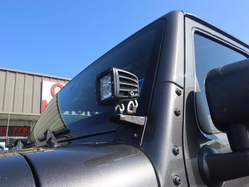Used 2017 Jeep Wrangler Unlimited Rubicon w/ Cold Weather Group AWD/4WD image 32