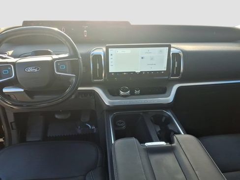 Used 2025 Ford Expedition Max Platinum w/ Driver's Package AWD/4WD image 12