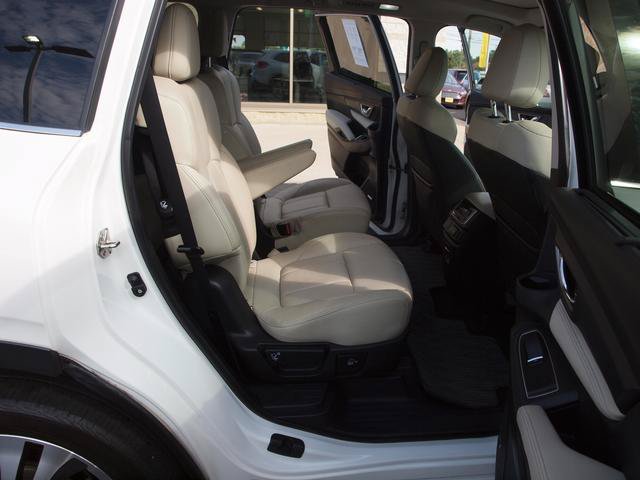 Used 2020 Subaru Ascent Limited w/ Technology Package AWD/4WD image 7