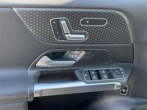 New 2025 Mercedes-Benz GLB 250 4MATIC image 12