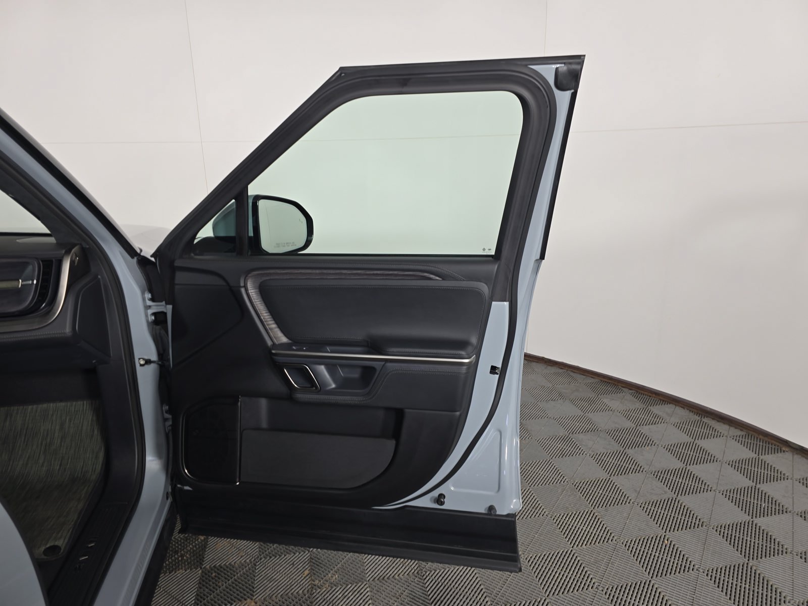 Used 2024 Rivian R1S Adventure Quad AWD/4WD image 18