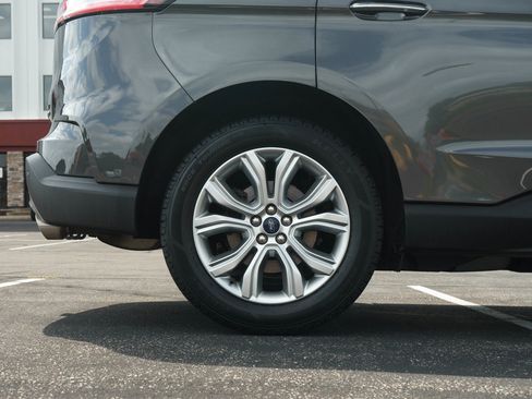 Used 2020 Ford Edge Titanium w/ Class II Trailer Tow Package AWD/4WD image 10