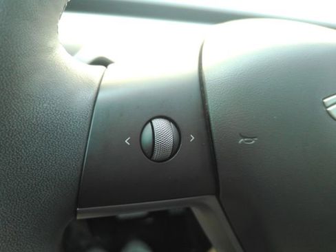 Used 2022 Tesla Model Y Performance image 33