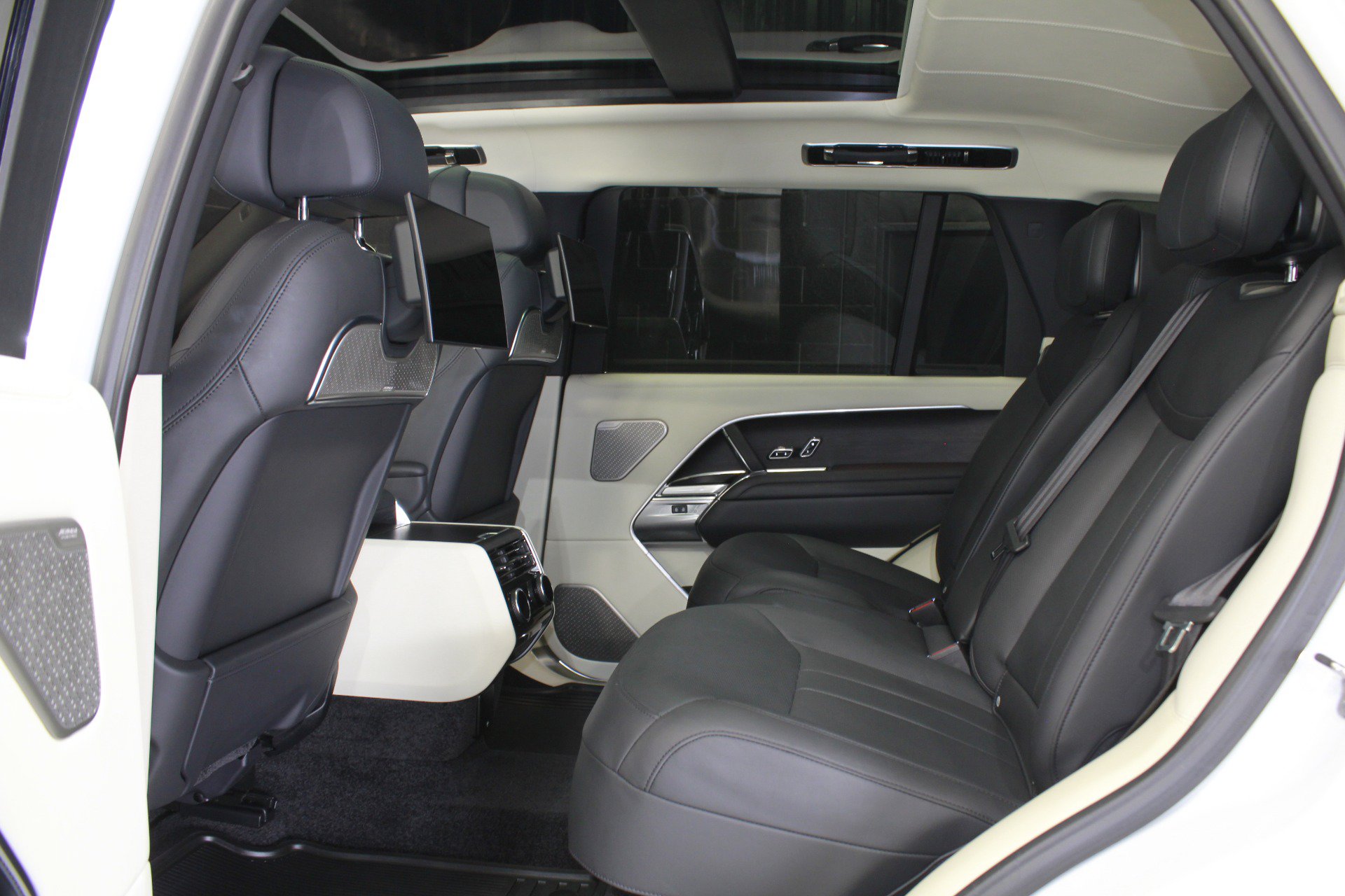 Used 2023 Land Rover Range Rover Long Wheelbase Autobiography AWD/4WD image 41